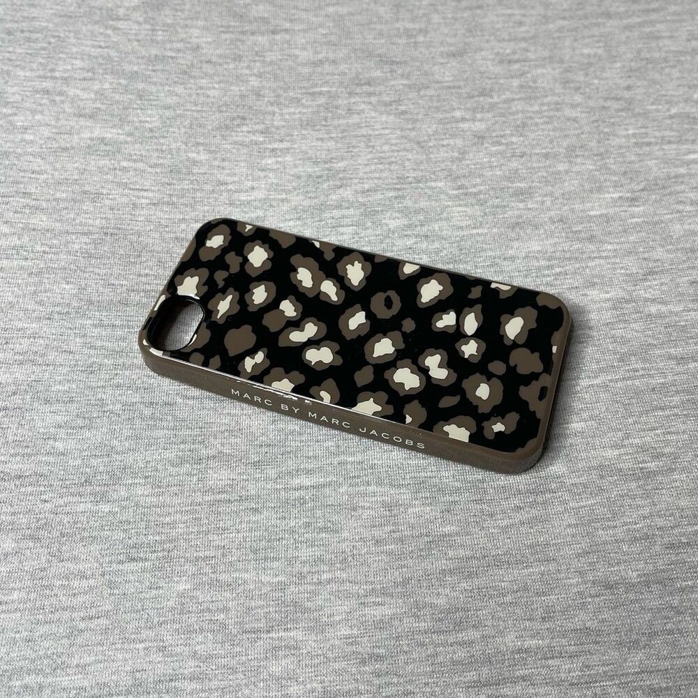 Marc by Marc Jacobs Wild at Heart Snap Silicone Case for iPhone 4S